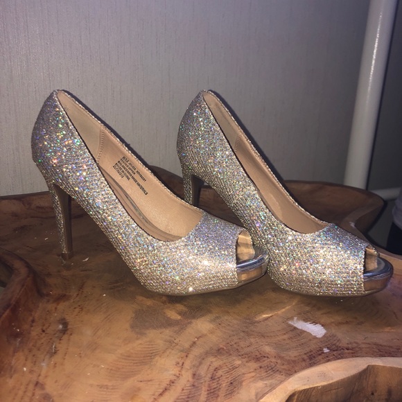 Brand new XOXO sparkly pumps - Picture 3 of 3